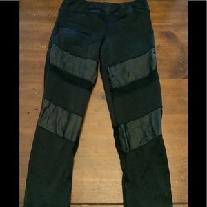 Leggings.. good material just to big for me. Never been worn